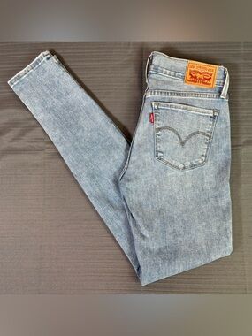 Levi’s 710 Super Skinny Jeans Women’s W27 Distressed Light Wash Stretch Denim